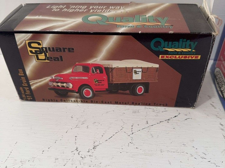 red-crown-coin-bank,-square-deal-200-series-collector-truck-image-2