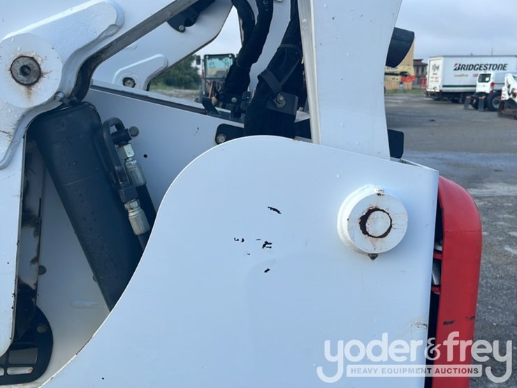 2020-bobcat-t870-image-24