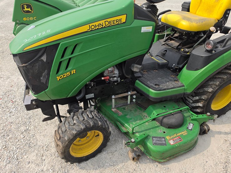 2015-john-deere-1025r-image-3