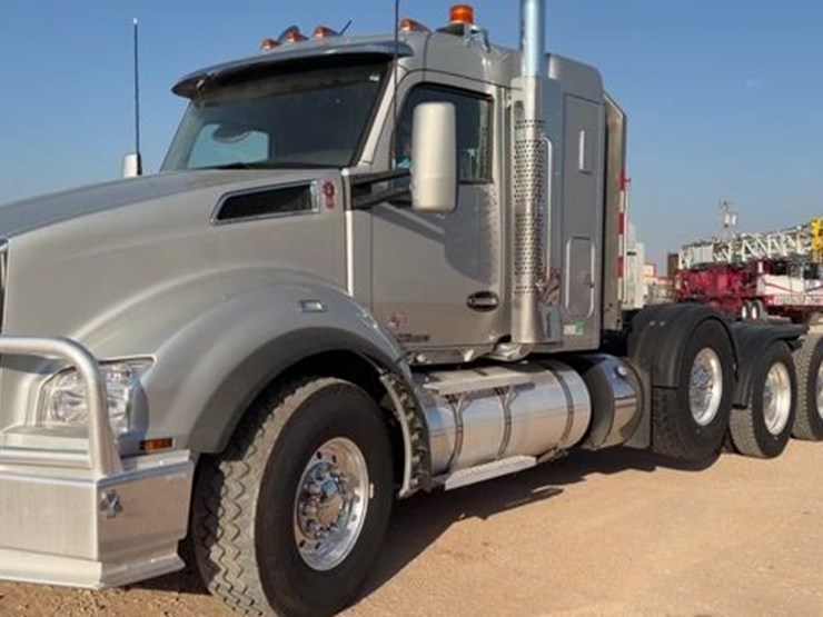 2022-kenworth-t880-image-1