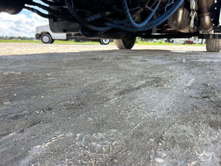 2016-freightliner-m2-106-image-26