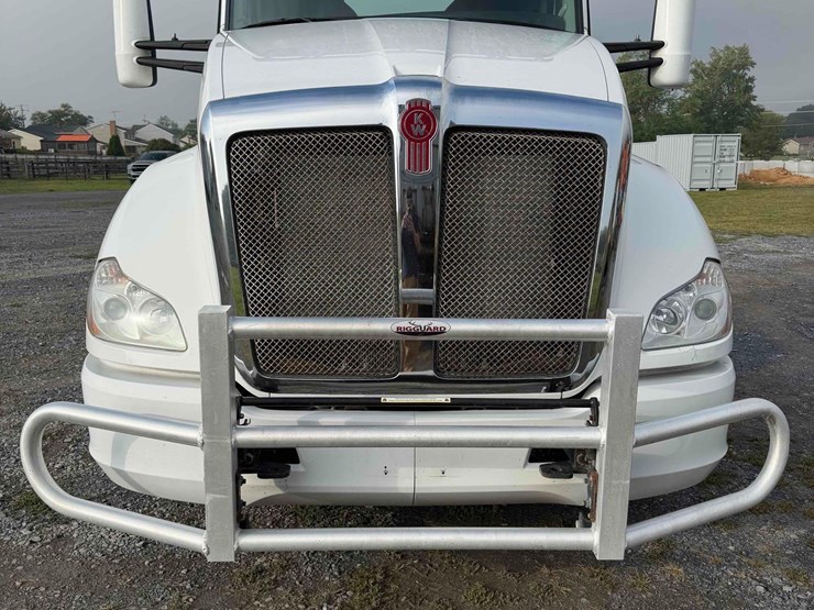 2020-kenworth-t680-image-2