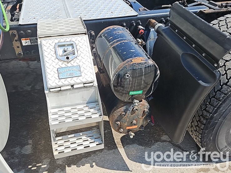 2019-freightliner-cascadia-125-image-9