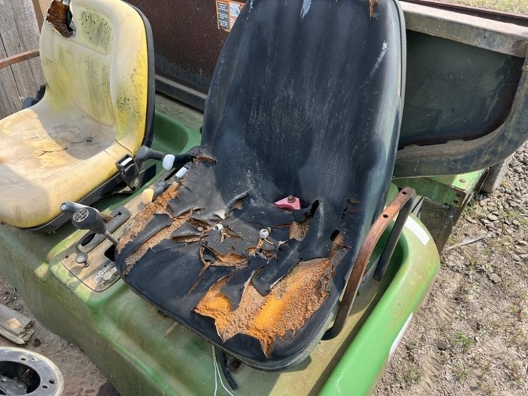 2020-john-deere-gator-image-9
