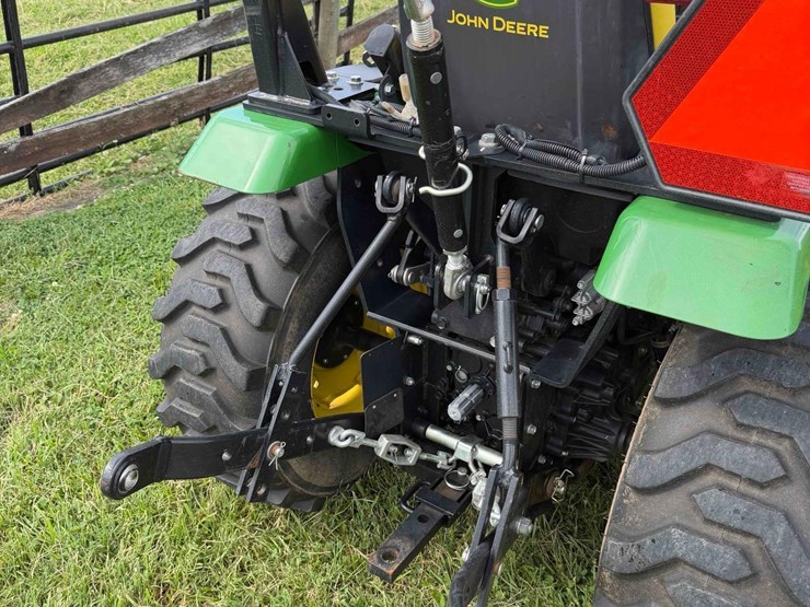2025-john-deere-2025r-image-9