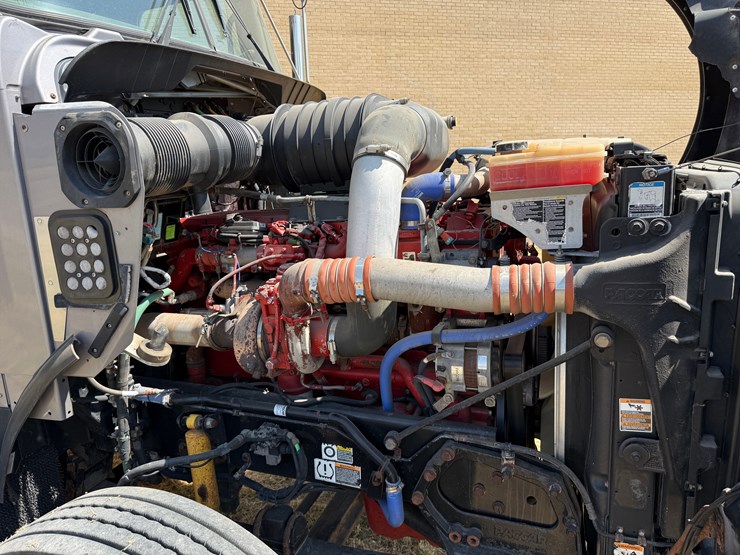 2013-kenworth-t800-image-19