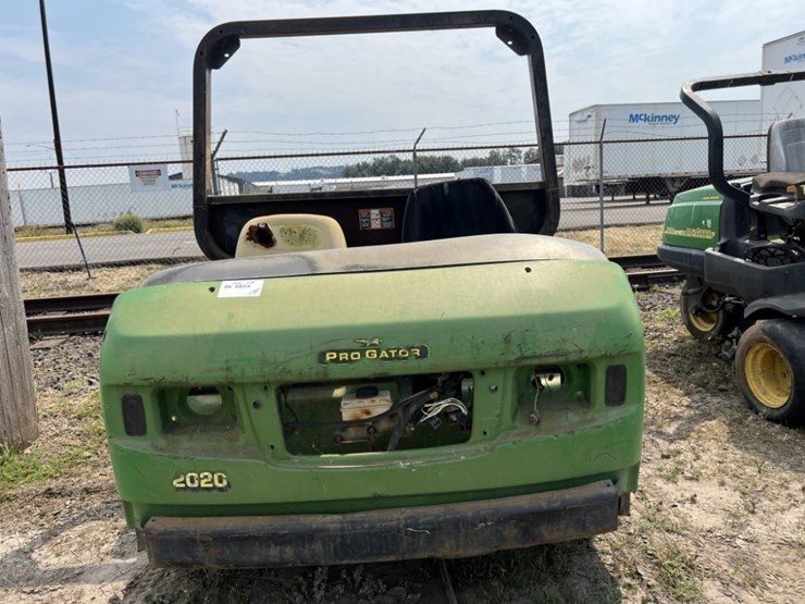 2020-john-deere-gator-image-22