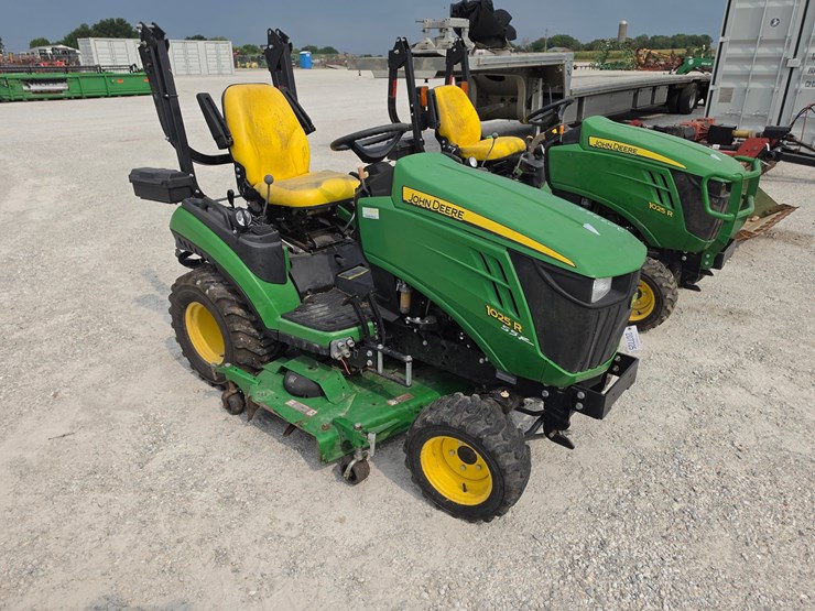 2015-john-deere-1025r-image-18