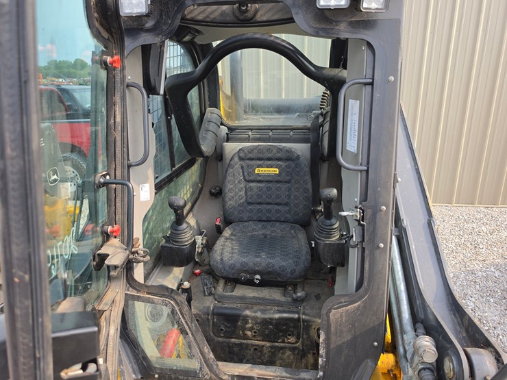 2021-new-holland-c362-image-7