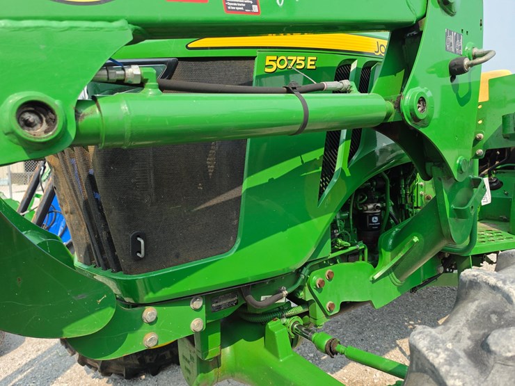 2016-john-deere-5075e-image-8