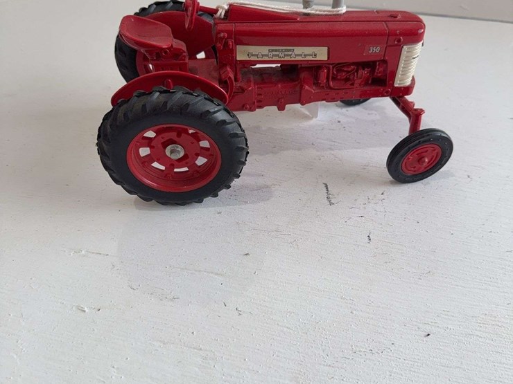 ertl-mccormick-farmall-350,-die-cast-metal,-1/16-scale-image-1
