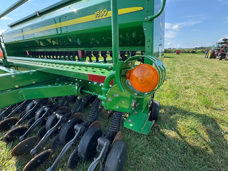 john-deere-1590-image-24