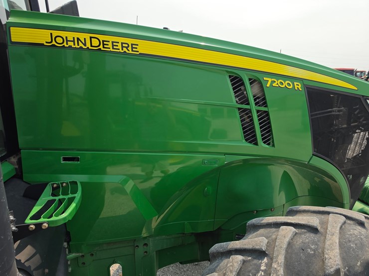 2013-john-deere-7200r-image-19