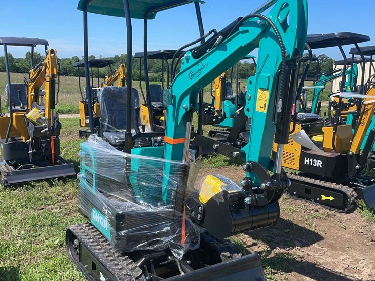 qh12r-mini-excavator-image-2