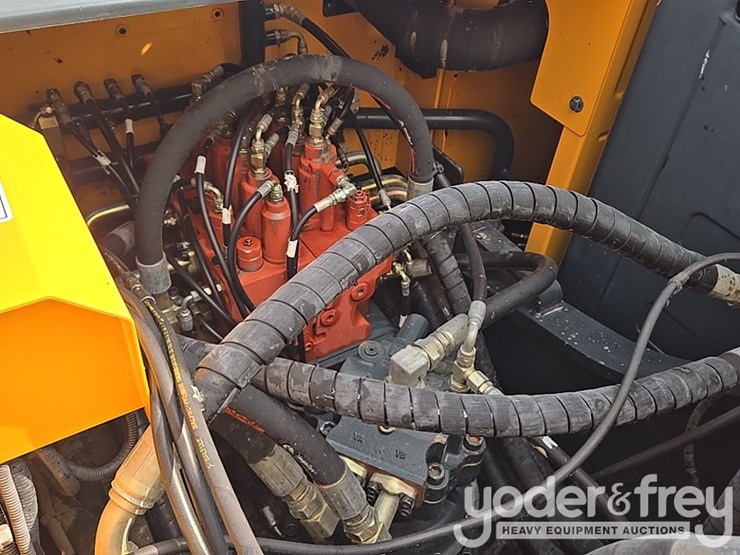 2018-hyundai-hx260l-image-33
