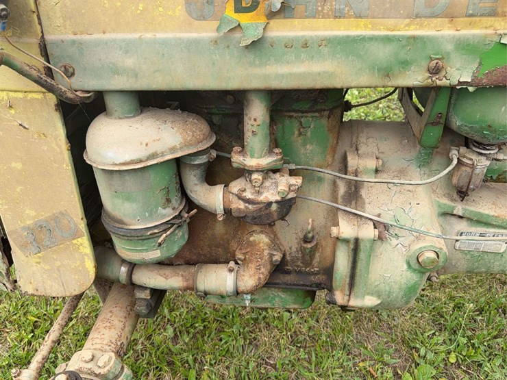 john-deere-320-image-40