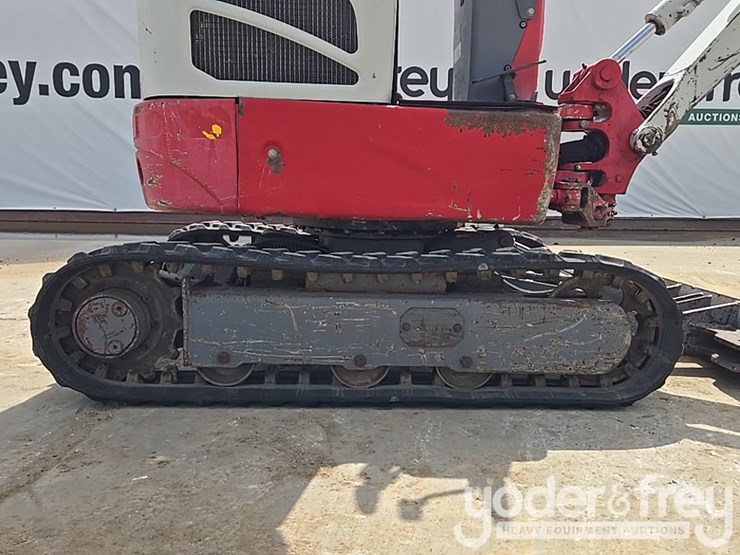 2017-takeuchi-tb210r-image-14