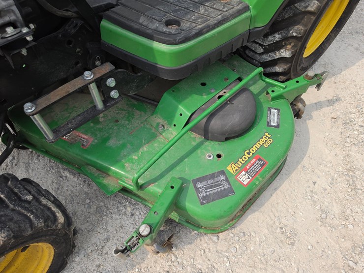 2015-john-deere-1025r-image-4