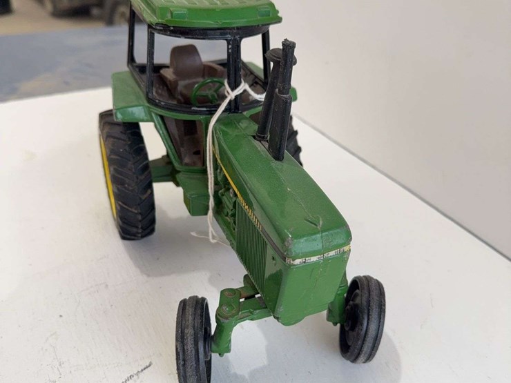 john-deere-toy-tractor,-die-cast-metal,-1/16-scale-image-3