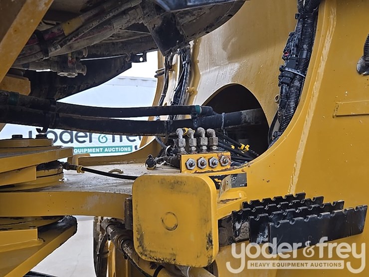 2019-caterpillar-938m-image-36