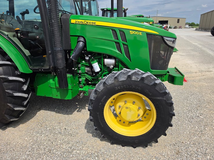 2016-john-deere-5100e-image-4