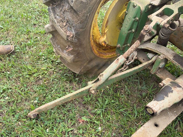 john-deere-320-image-29