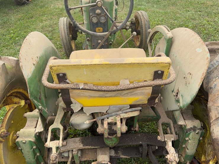 john-deere-320-image-25