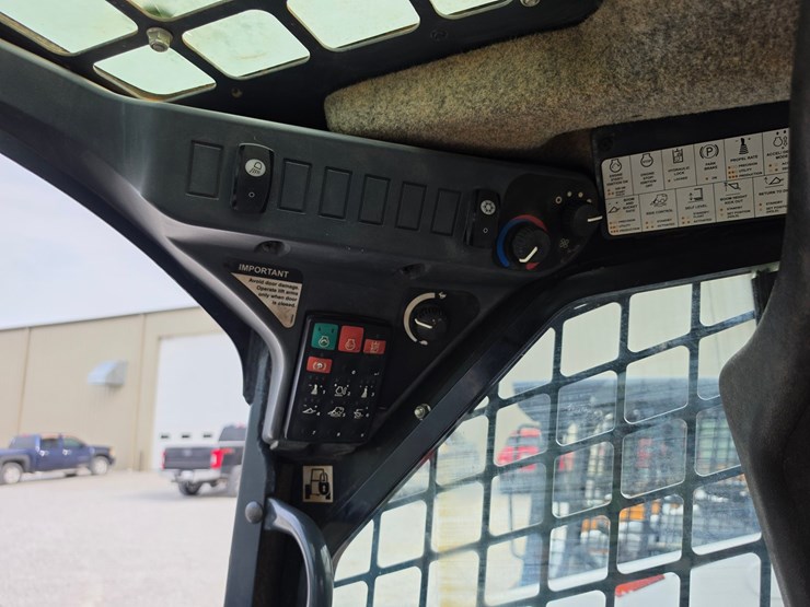 2019-deere-331g-image-11