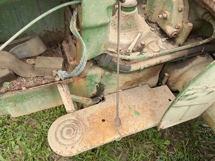 john-deere-320-image-35