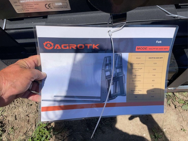 agrotk-skid-steer-pallet-forks.-image-3