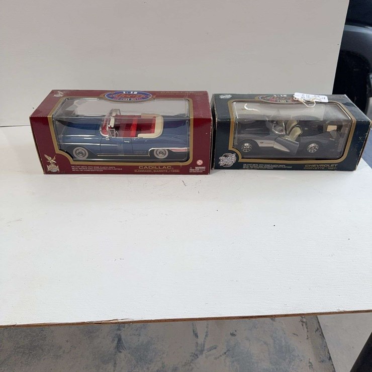 2 Classic cars 1/18 scale, die-cast metal