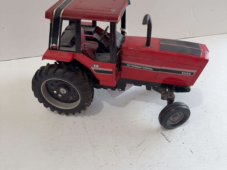 ertl-international-5088-special-edition-12-81-toy-tractor,-die-cast-metal,-1/16-scale-image-1