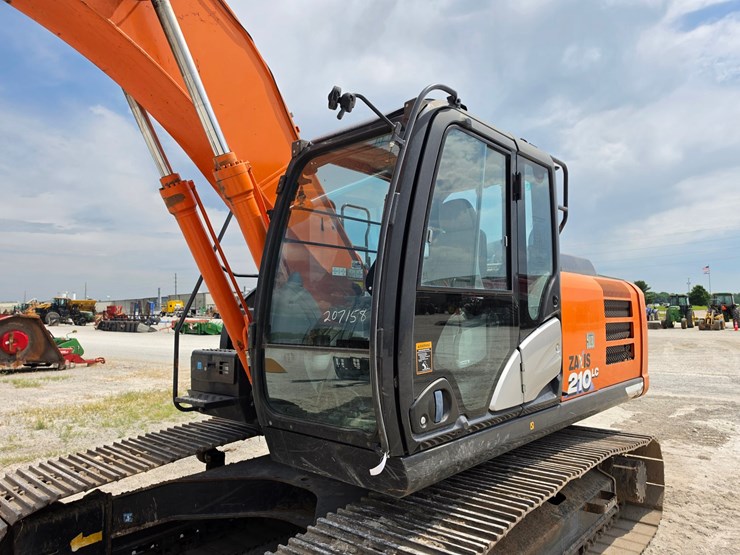 2021-hitachi-zx210-lc-6n-image-5