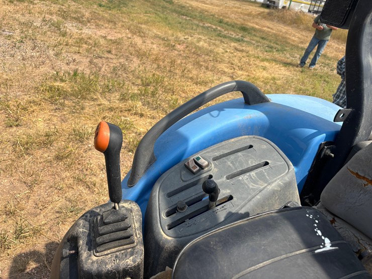 2002-new-holland-tc350a-tractor-image-8