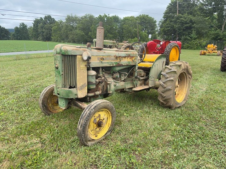 john-deere-320-image-1