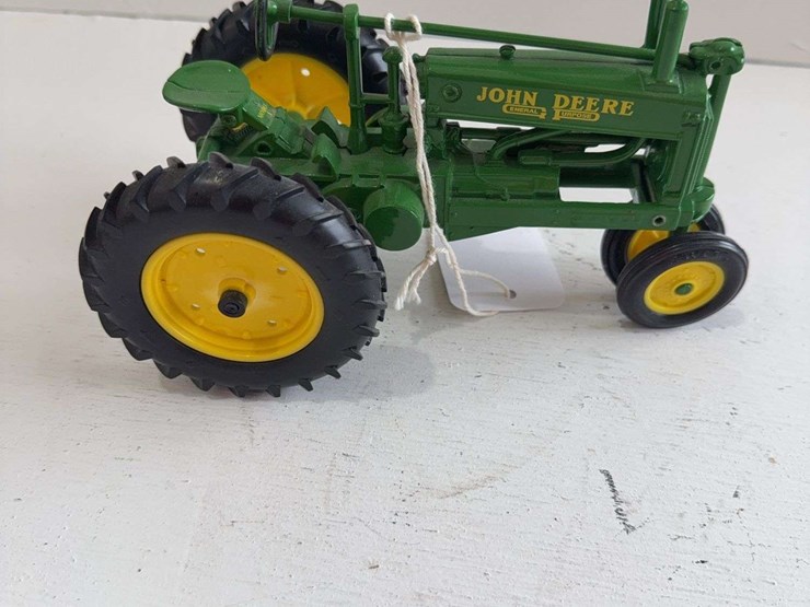 ertl-john-deere-tractor,-die-cast-metal,-1/16-sale-image-1