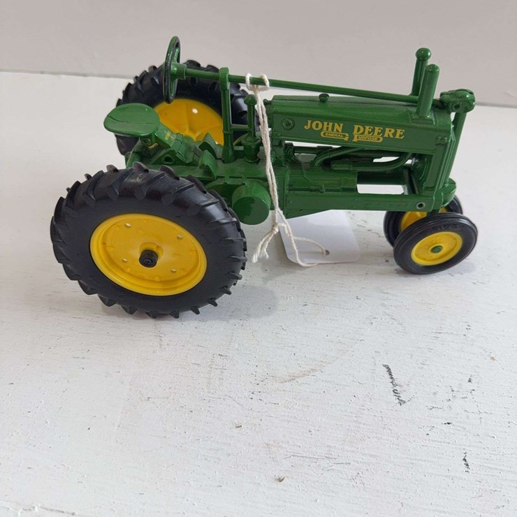 ERTL John Deere tractor, die-cast metal, 1/16 sale