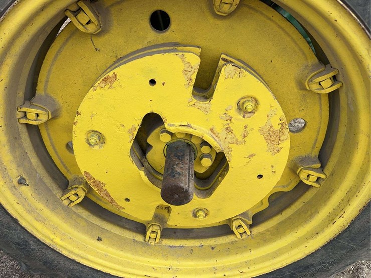 john-deere-70-image-40