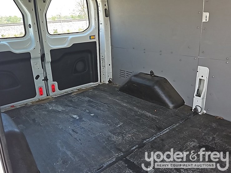 2015-ford-transit-image-23