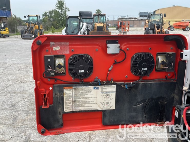 2022-bobcat-t870-image-12