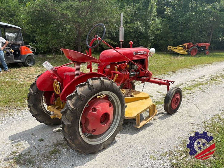 mccormick-farmall-cub-farm-tractor-image-7