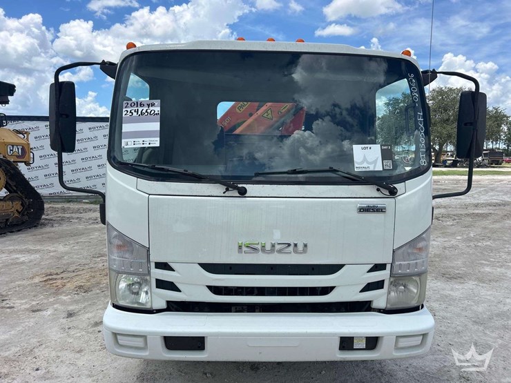 2016-isuzu-nrr-image-34