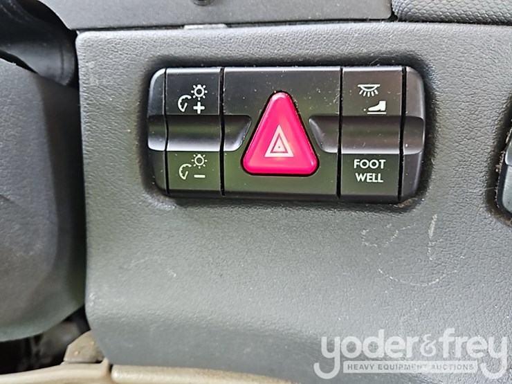 2017-freightliner-cascadia-113-image-38