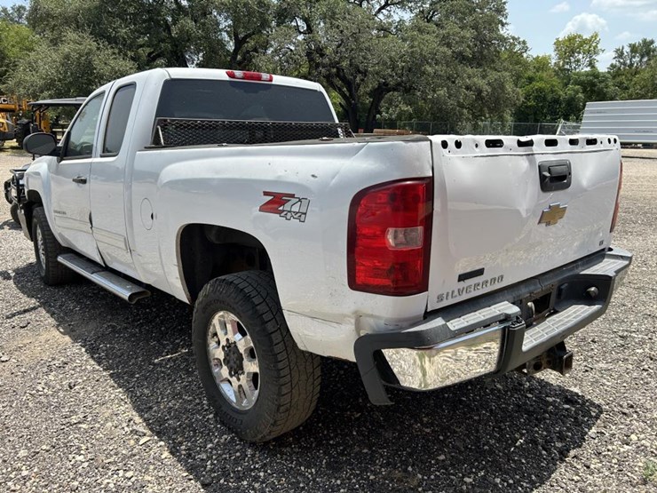 2011-chevrolet-silverado-2500-image-6