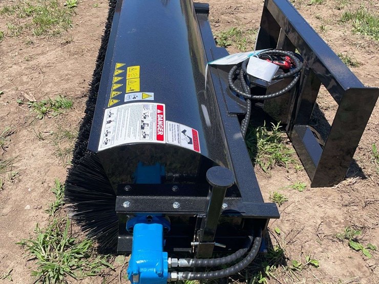 agt-skid-steer-rotary-angle-broom-image-3