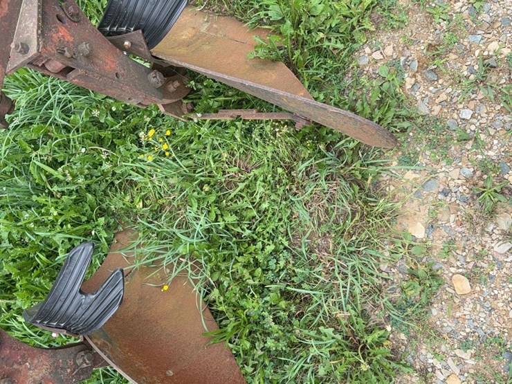 (6)-bottom-ih-plow-image-8