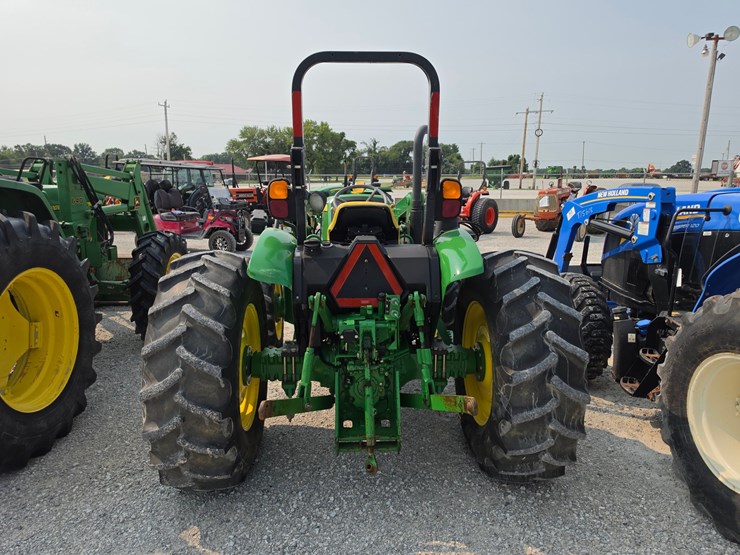 2016-john-deere-5075e-image-17