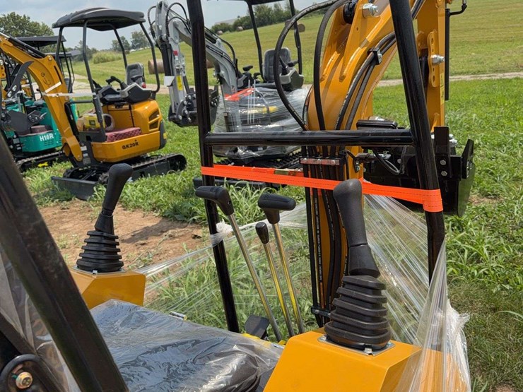 ats-rt15r-mini-excavator-image-4