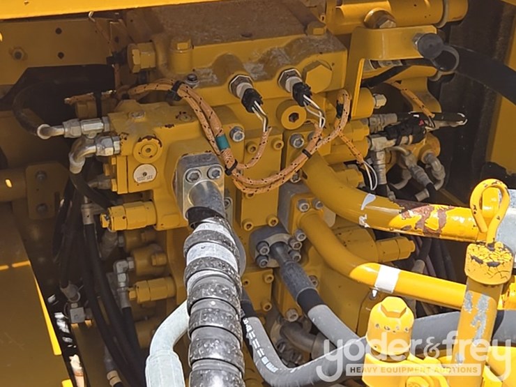 2017-caterpillar-336fl-image-46