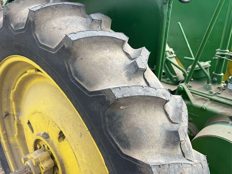 john-deere-model-b-image-32